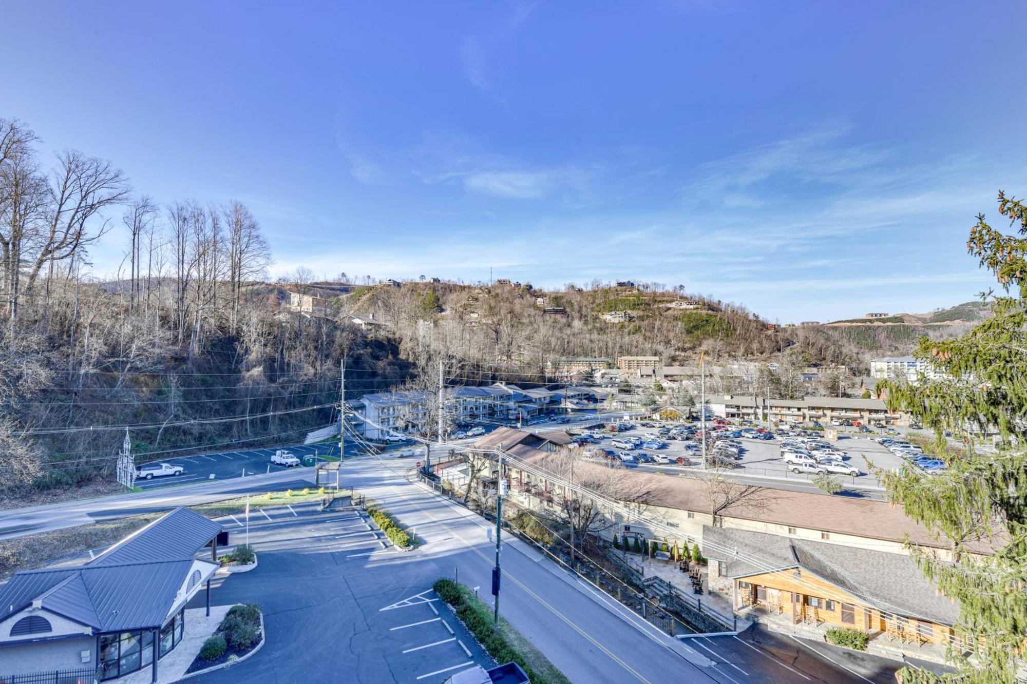 Downtown Gatlinburg Condo With Community Pool! Ngoại thất bức ảnh
