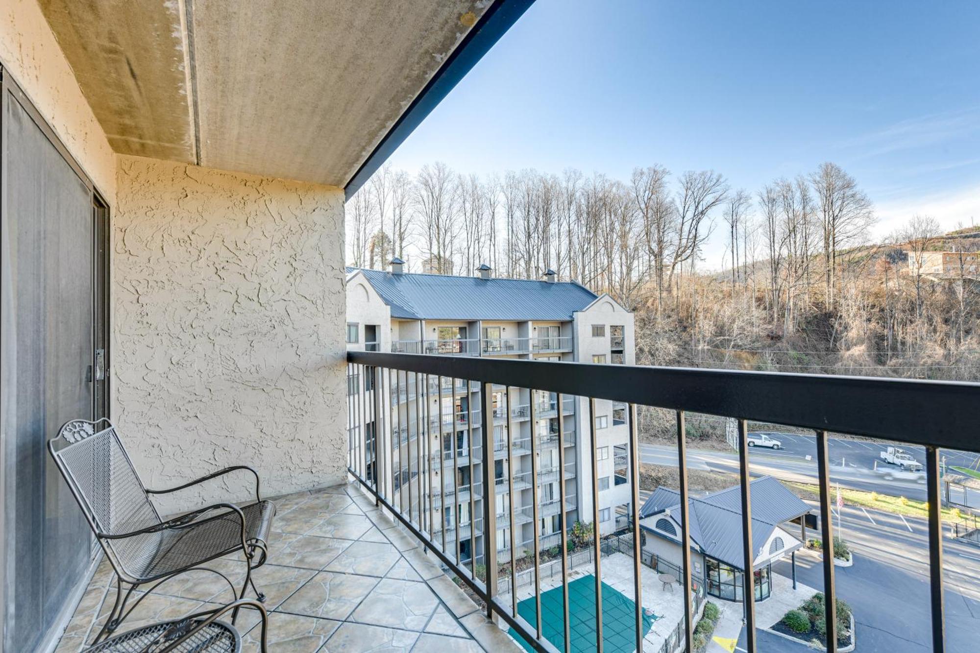 Downtown Gatlinburg Condo With Community Pool! Ngoại thất bức ảnh